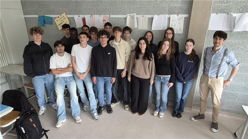 „Vie et société“-Lehrer Christian Hourscht (r.) hat die Tageblatt-Redaktion zu einem Besuch seiner 4e im „Macher Lycée“ eingeladen