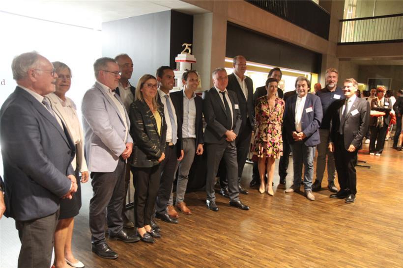 Viel Prominenz hatte sich zur Feier von Help eingefunden
