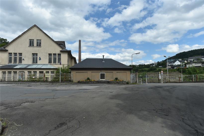 Viel ist nicht geblieben: Blick auf den Eingang der ehemaligen Ideal-Lederfabrik...