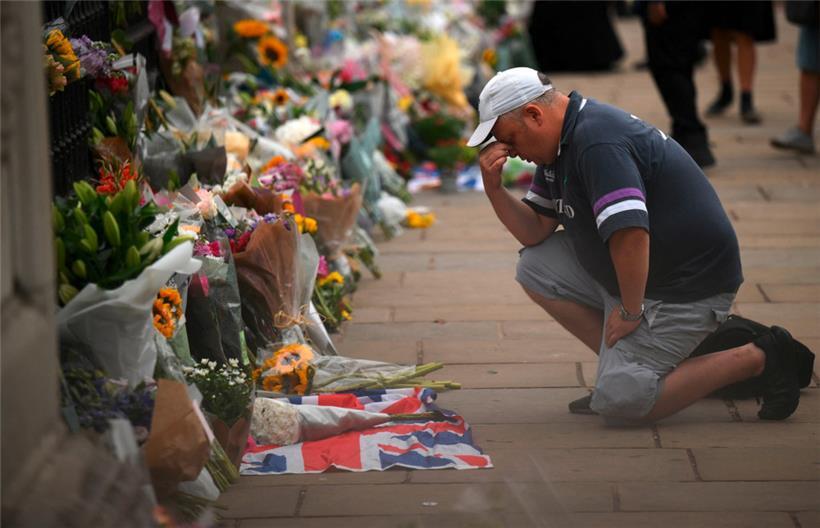 Viele Briten wollen ihre Trauer teilen, Gemeinschaft erleben und Teil eines historischen Ereignisses sein
