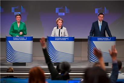 Viele Fragen an Brüssel: Die EU-Kommission um Präsidentin Ursula von der Leyen verzweifelt zuweilen auch am Egoismus einzelner Staaten

