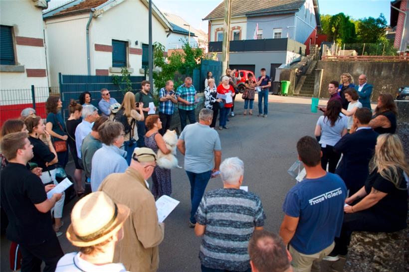 Viele Nachbarn haben an dem von der Klima-Agence organisierten Spaziergang teilgenommen
