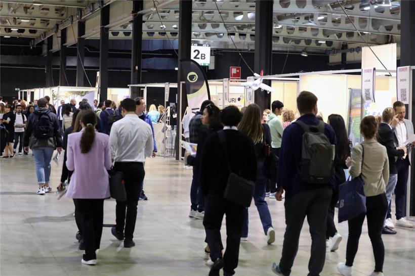 Viele (angehende) Berufsanfänger sind am Freitag zu der Veranstaltung auf Kirchberg gekommen, um Kontakte zur Arbeitswelt zu knüpfen
