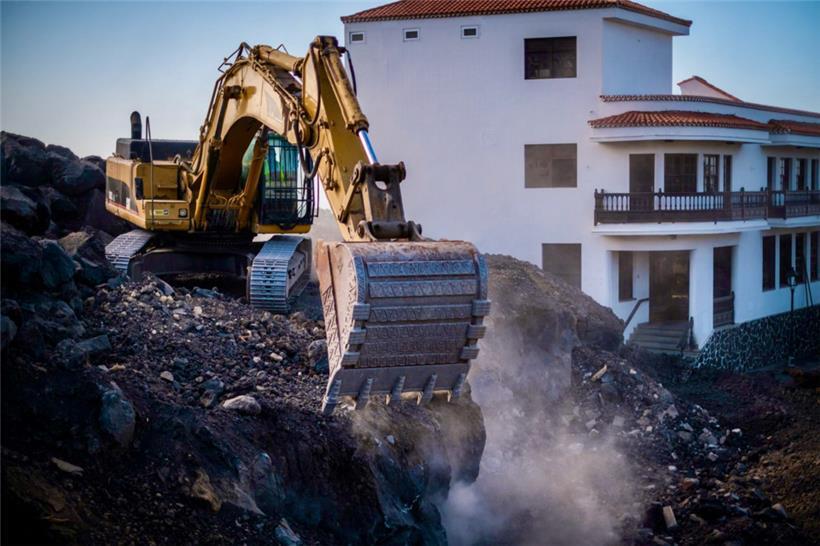 Viele evakuierte Inselbewohner hatten kaum noch zu hoffen gewagt, dass der Vulkan ihr Eigenheim verschonen würde
