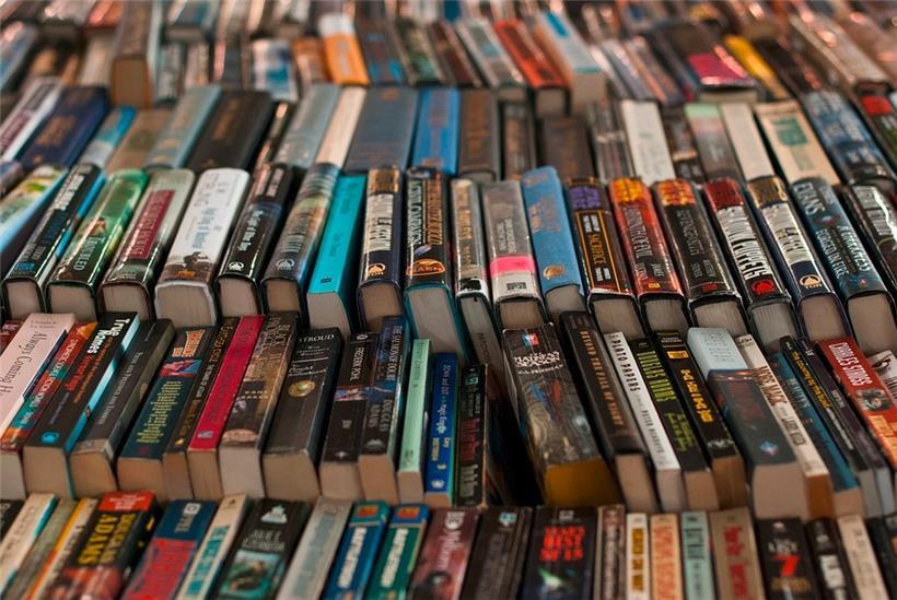 Viele (gebrauchte) Bücher. Aux abonnés absents: Gedichtbände.
