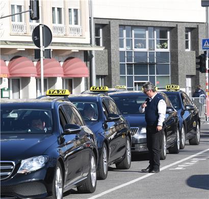 Viele verzichten während der Pandemie lieber aufs Taxi
