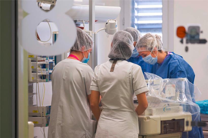 Vielen OECD-Staaten kommen Migranten gelegen, wenn dadurch ihr Personalmangel im Gesundheitswesen behoben werden kann – allerdings zum Nachteil der Herkunftsländer
