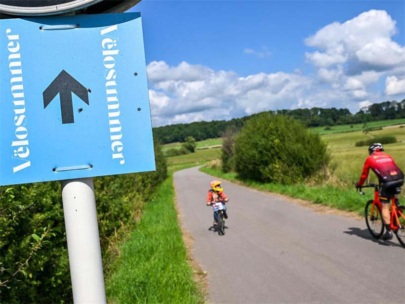 Radfahrer erkunden vier Wochen lang das Land auf speziell ausgeschilderten Fahrradstrecken für Entdecker