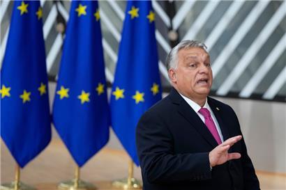 Viktor Orban, Ministerpräsident von Ungarn, trifft zu einem EU-Gipfel im Gebäude des Europäischen Rates ein
