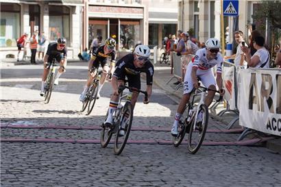 Vince Mattens (rechts) gewann am Sonntag die 35. Ausgabe von „La Charly Gaul“
