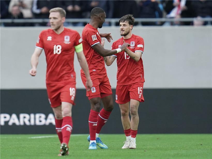Sébastien Thill erzielt das wichtige 1:0 Tor für sein Team in einem spannenden Fußballspiel