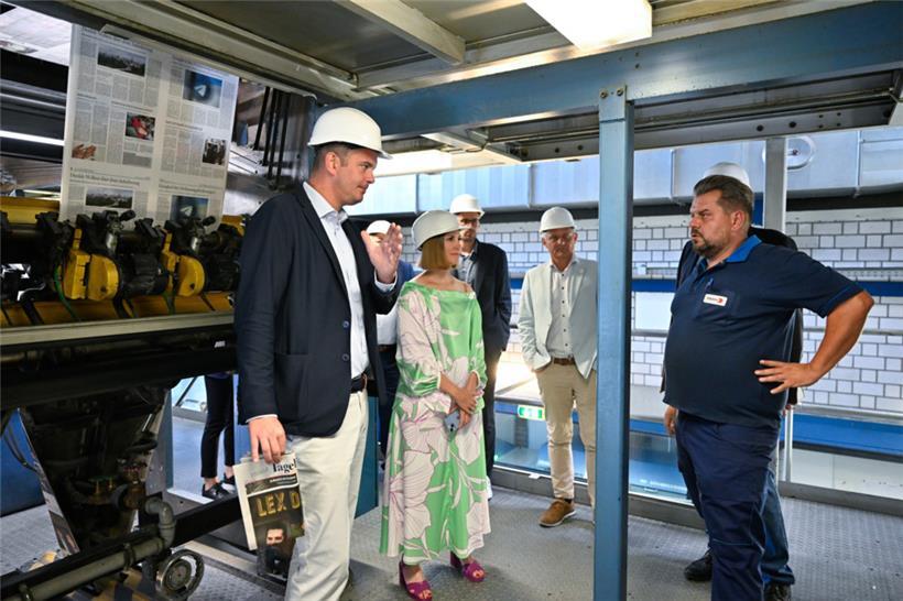 Visite du Ministre de l’économie Lex Delles à l’imprimerie Editpress