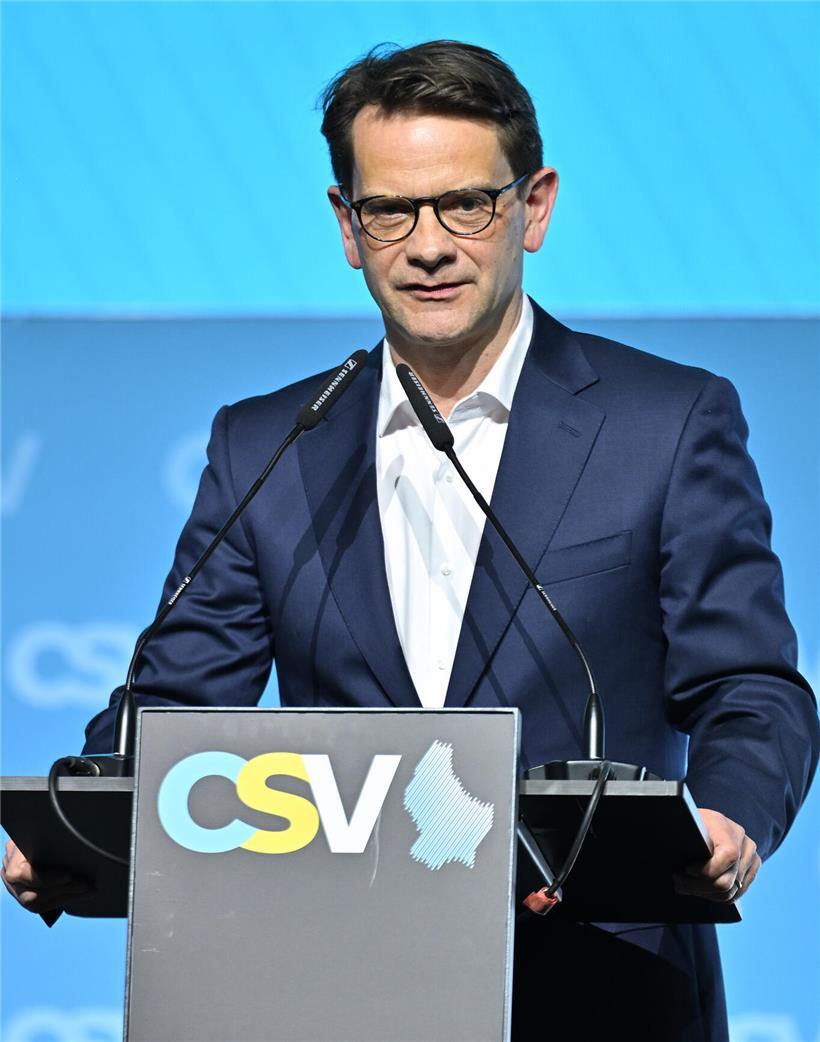 Laurent Zeimet (CSV), Vize-Präsident der Kommission, bei einer offiziellen Sitzung im politischen Umfeld