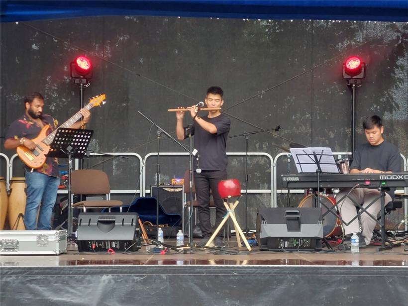 V.l.: Achal Murthy (Bassist, u.a. bei Atomic Rocket Seeders), Thành Nam Mai (auf traditionelle Musik aus Vietnam spezialisiert und aus Paris angereist) und der in Luxemburg lebende Komponist mit vietnamesischen Wurzeln Hy-Khang Dang
