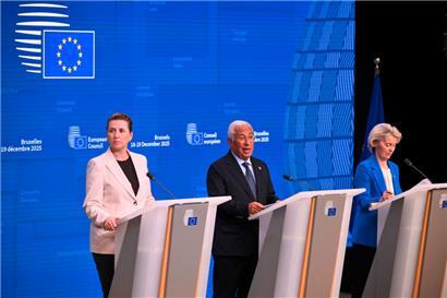 V.l.: Die dänische Regierungschefin Mette Frederiksen, EU-Ratspräsident Antonio Costa und EU-Kommissionspräsidentin Ursula von der Leyen verkündeten am frühen Freitagmorgen nach dem EU-Gipfel ein zwar überraschendes, aber dennoch zufriedenstellendes Ergebnis
