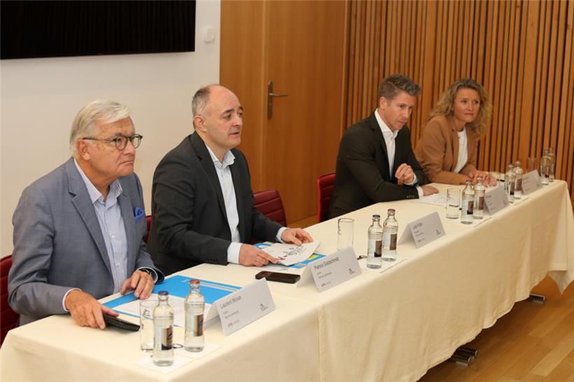 V.l.: Finanzschöffe Laurent Mosar (CSV), Mobilitätsschöffe Patrick Goldschmidt (DP) sowie der Geschäftsführer von „CFL Mobility“, Pit Reiter, und die Direktorin der „Activités voyageurs“ bei der CFL, Sophie Lacour, informierten am Freitag über Neuerungen beim Carsharing
