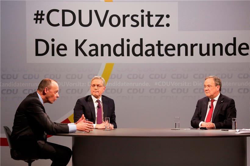V.l.: Friedrich Merz, Norbert Roettgen und Armin Laschet in der etwas sterilen Kandidatenrunde der CDU
