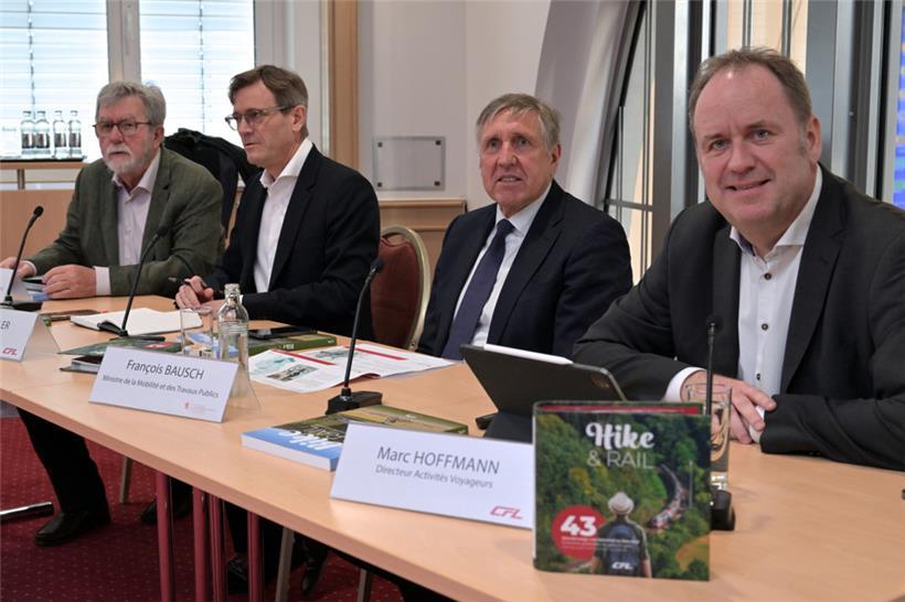 V.l.: Jeannot Waringo, Vorsitzender des CFL-Verwaltungsrats, CFL-Generaldirektor Marc Wengler, Mobilitätsminister François Bausch und Marc Hoffmann, „directeur activités voyageurs“ bei der CFL
