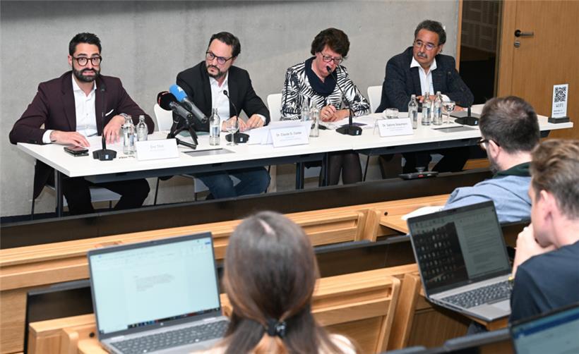 V.l.: Kulturminister Eric Thill, BnL-Direktor Claude D. Conter, Sabine Graumann und Peter Kurz (beide „bms marketing research + strategy“)
