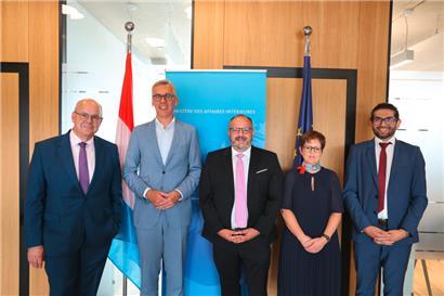 V.l.: Marc Spautz, Schöffe; Léon Gloden, Innenminister; Carlo Feiereisen, Bürgermeister; Nadine Kuhn-Metz, Schöffin; Rizo Agovic, Schöffe 

