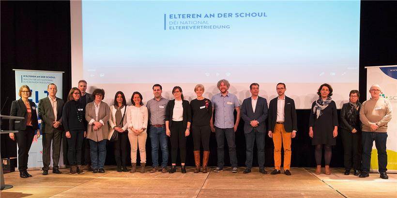 V.l.: Mélanie Troian, Laurent Dura, Sylvie Strasser, Luc Weis, Christiane Schaus, Sabrina Mazzi, Paula Da Cruz, Jorge De Sousa, Lindsay Kieffer, Céline Simon, Edy Weber, Alain Massen, Ulrik Møller, Bsarani Sophie, Francine Vanolst, Fernand Welschbillig
