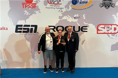 V.l.: Nationaltrainer Alain Hammang, Europameisterin Ankie Timmers und IPF-Präsident Gaston Parage
