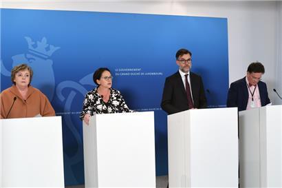 V.l.: Pascale Toussing, Direktorin der Steuerverwaltung, Finanzministerin Yuriko Backes, Wirtschaftsminister Franz Fayot und Statec-Direktor Serge Allegrezza 
