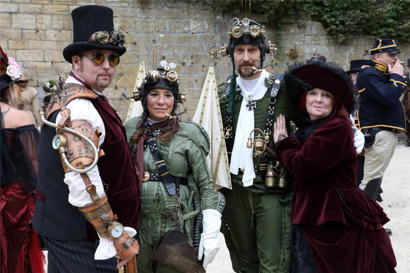 (V.l.) Philip, Bettina, Christoph und Marleen: „Steampunk ist eine echte Community“

