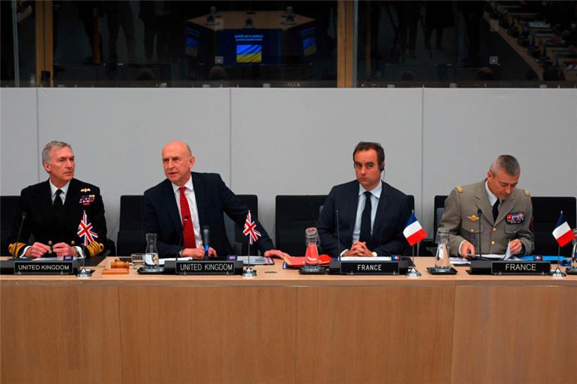 V.l.: der britische Chief of the Defence Staff, Tony Radakin, Verteidigungsminister John Healey, sein französischer Amtskollege Sébastien Lecornu, und der französische Chef d’état-major des armées, Thierry Burkhard
