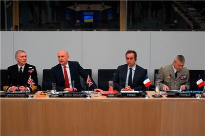 V.l.: der britische Chief of the Defence Staff, Tony Radakin, Verteidigungsminister John Healey, sein französischer Amtskollege Sébastien Lecornu, und der französische Chef d’état-major des armées, Thierry Burkhard
