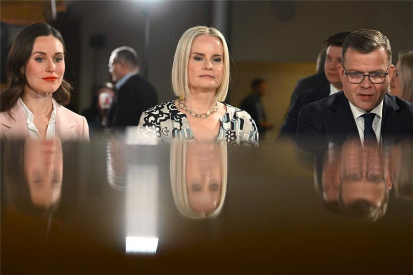 V.l.: die bisherige sozialdemokratische Regierungschefin Sanna Marin, Riikka Purra von der Finnenpartei und Wahlsieger Petteri Orpo 
