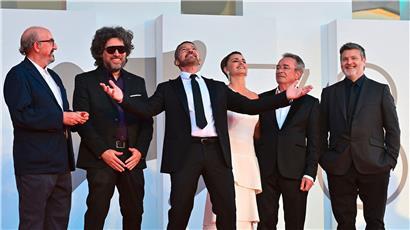 V.l.: Jaume Roures, Mariano Cohn, Antonio Banderas, Penélope Cruz, Oscar Martínez und Gastón Duprat

