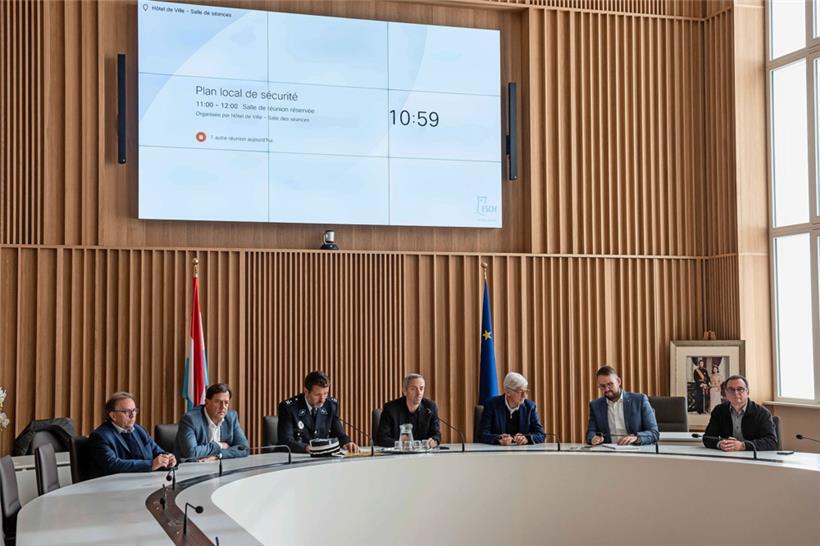 V.l.n.r.: André Zwally, Pim Knaff, Polizei-Regionaldirektor Tom Didlinger, Georges Mischo, Martin Kox, Christian Weis und Emmanuel Cornelius, der die Arbeitsgruppe zum lokalen Sicherheitsplan leiten wird 
