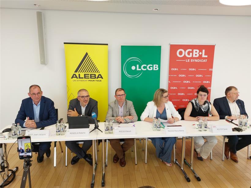 V.l.n.r.: Die Gewerkschafter Jean-Jacques Rieff und Roberto Mendolia (beide Aleba), Benoît Migeaux und Maria-Helena Macedo (beide LCGB), Sylvie Reuter und Francis Capitani (beide OGBL)
