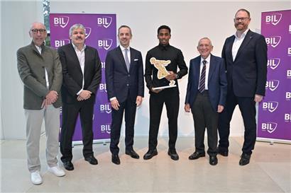V.l.n.r.: Michel Knepper (COSL-Vorstand), Paul Philipp (FLF-Präsident), Georges Mischo (Sportminister), Leandro Barreiro, Petz Lahure (sportspress.lu-Präsident) und Jeffrey Dentzer (CEO der BIL)

