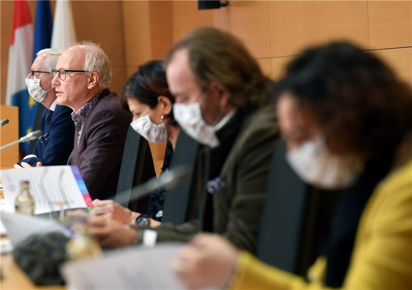 V.l.n.r.: Paul H. Lorenz (Direktor), Thierry Hoscheit (Präsident), Valérie Dupong, Marc Glesener und Claude Wolf (Mitglieder des Verwaltungsrates)
