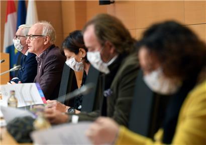 V.l.n.r.: Paul H. Lorenz (Direktor), Thierry Hoscheit (Präsident), Valérie Dupong, Marc Glesener und Claude Wolf (Mitglieder des Verwaltungsrates)
