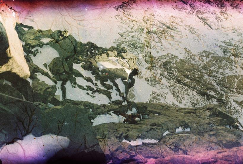 Vogelperspektive auf Steve beim Klettern