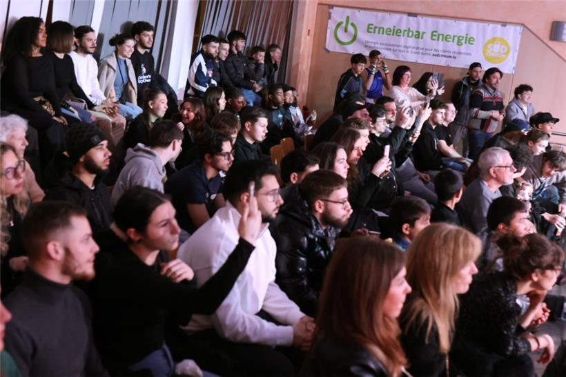 Volle Hütte in der früheren „Maison du Peuple“, heute Café Streik