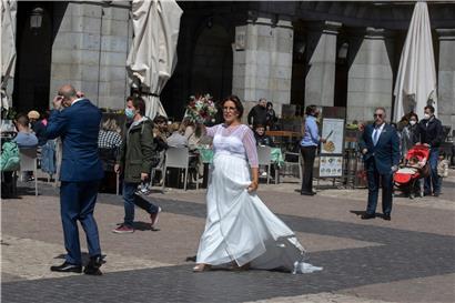 Volle Terrassen und gefeierte Feste: In Madrid ist vieles etwas anders, dabei werden nirgendwo in Spanien mehr Coronatote gezählt 
