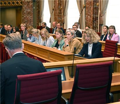 Volles Haus in der Chamber: Im Plenarsaal blieben bei der Caritas-Ausschusssitzung fast keine Plätze leer
