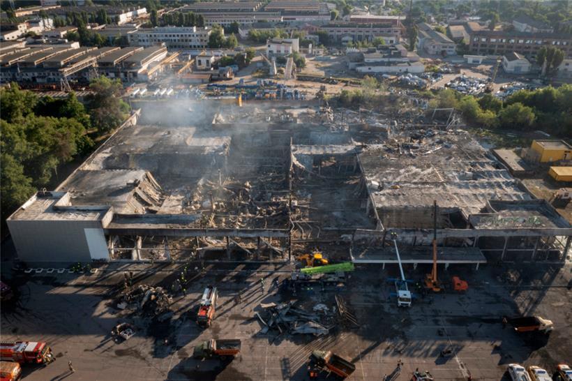 Vollkommen ausgebrannt: das beschossene Einkaufszentrum in Krementschuk
