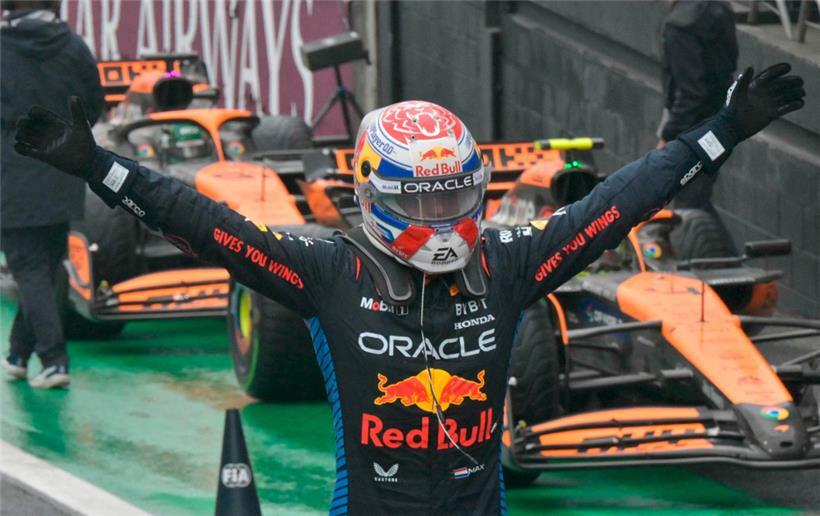 Vom 17. Startplatz fuhr Max Verstappen in einem chaotischen Regenrennen nach ganz vorn
