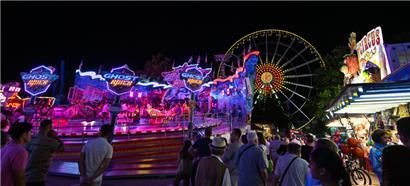 Vom Fahrgeschäft über das Riesenrad bis hin zu Ständen, an denen gespielt werden kann: Gleich mehrmals wird während der Schobermesse alles auf die Sicherheit hin überprüft
