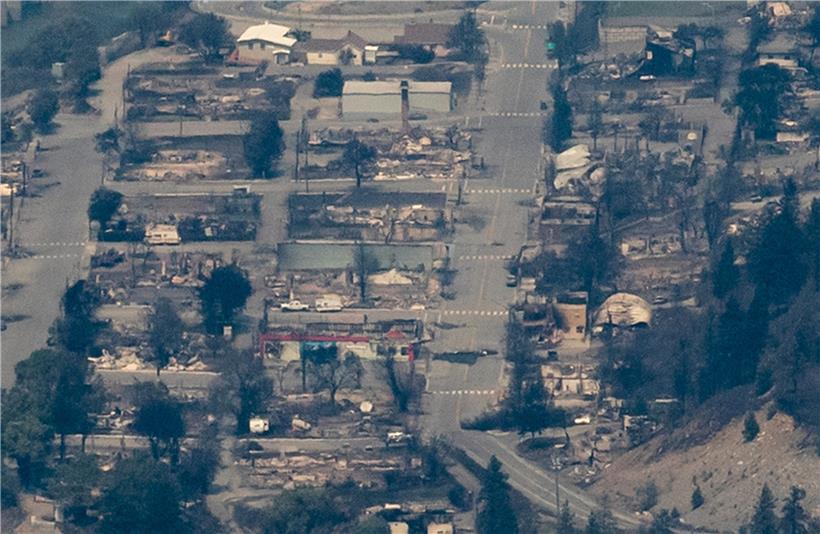 Vom Feuer zerstörte Gebäude sind in Lytton, British Columbia, zu sehen. In Kanada herrschen Rekordtemperaturen.
