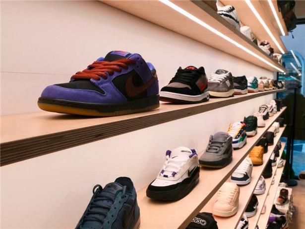 Vom Sportgerät zum Lifestyle-Objekt: Sneaker werden heute im Alltag getragen – unabhängig von ihrer ursprünglichen Funktion
