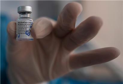 Von AstraZeneca bis Sinovac: Drei unserer Korrespondenten konnten sich bereits impfen lassen – hier erzählen sie von ihren Erfahrungen  
