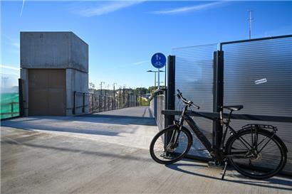 Von der Büchler-Brücke kann man über die Rampe mit dem Fahrrad in Richtung Mühlenweg und Gasperich fahren
