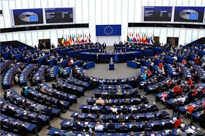 Von der Leyens Klima- sowie Migrationspolitik, aber auch das Handelsabkommen mit den USA stehen in der Kritik
