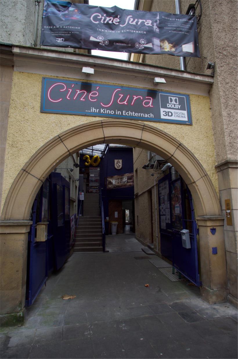 Von der Straße aus wirkt das Ciné Sura eher unscheinbar